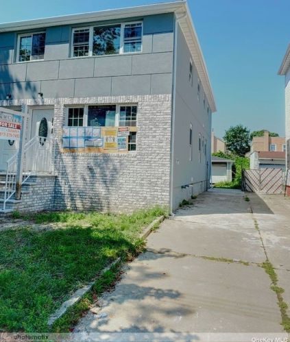 137-50 233rd St, Jamaica, NY 11413-2111
