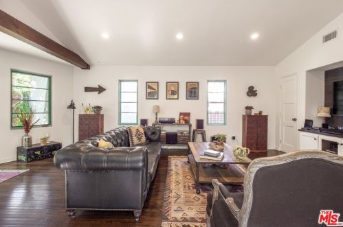 2621 Glenoaks Blvd, Glendale CA  91206-3108 exterior