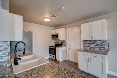 4616 9th St, Phoenix, AZ 85014-3812