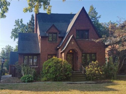 17455 Lk Ave, Cleveland OH  44107-1147 exterior