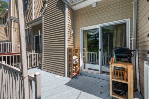 22 Autumn Ridge Rd, Greystone Park NJ  07950-1194 exterior