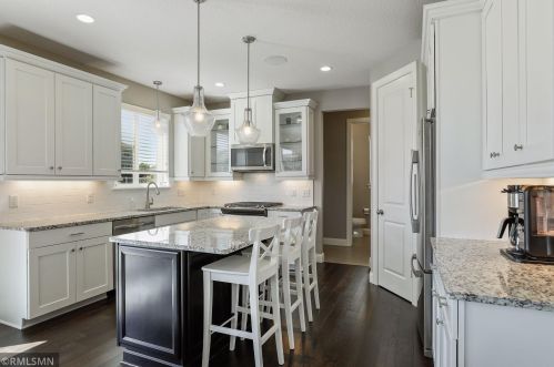 4032 Grand Chevalle Pkwy, Chaska MN 55318 exterior