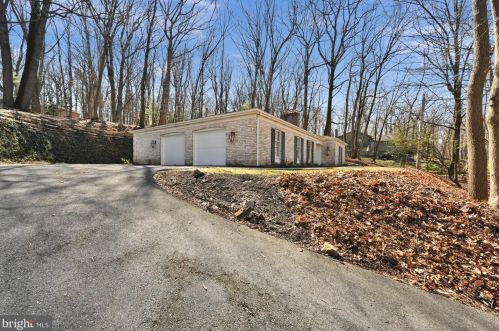 19 Edgehill Rd, Swatara PA  17033-2506 exterior