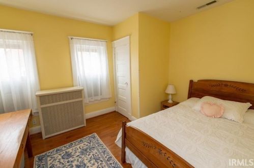 321 Edgewater Dr, Mishawaka IN  46545-6910 exterior