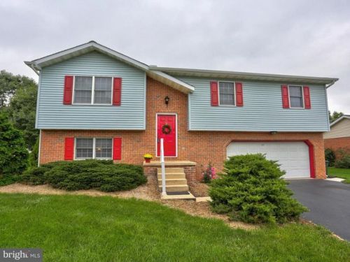 222 Stephen Ln, Ephrata PA  exterior