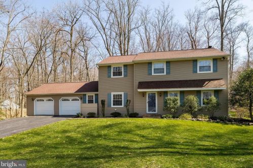 4 Jenkins Dr, Downingtown, PA 19335-3267