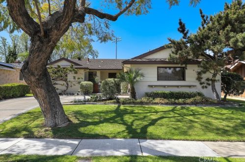 4815 Ostrom Ave, Lakewood, CA 90713-2812