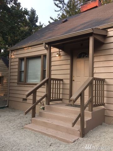 9031 Canyon Dr, Kent, WA 98030-4778