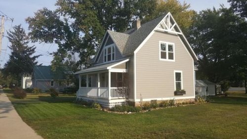 235 Beloit St, Walworth, WI 53184-9639