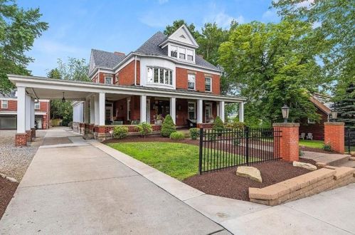 404 Hulton Rd, Oakmont, PA 15139-1409