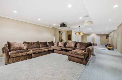 18 Hilltop Dr, Rye Brook NY  10573-5308 exterior