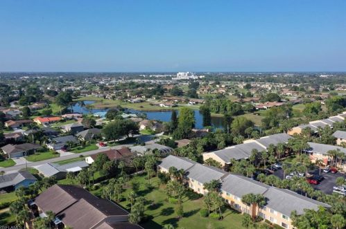 4090 Looking Glass Ln, Naples FL  34112-5026 exterior