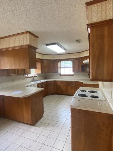 1125 Hillside Dr, Athens, TX 75751-3633