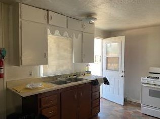 16748 Sunset Dr, Victorville, CA 92395-5630