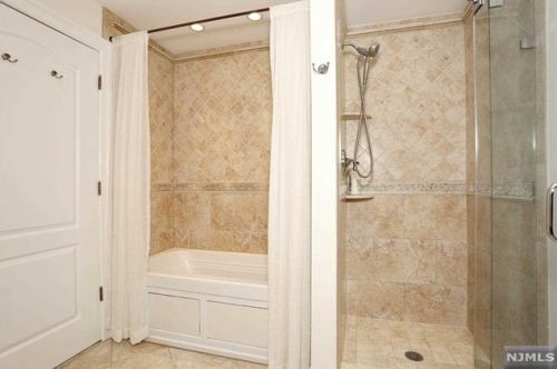 3402 Rio Vista Dr, Mahwah NJ  07430-4005 exterior