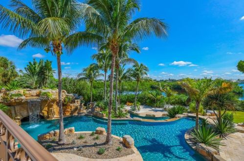 2718 Casey Ky Rd, Nokomis FL  34275-3306 exterior