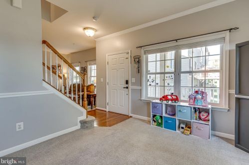 2998 Chinkapin Oak Ln, Woodbridge VA  22191-7514 exterior