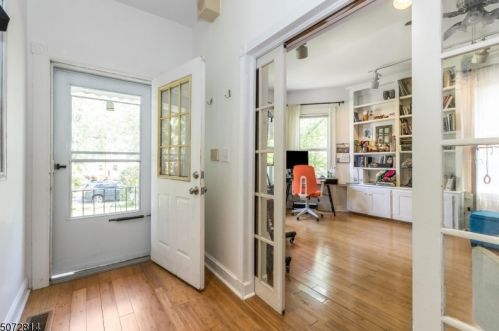 35 Lexington Ave, Montclair NJ  07042-4525 exterior