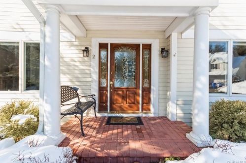 2 Avondale Ct, Briarcliff, NY 10510-2532