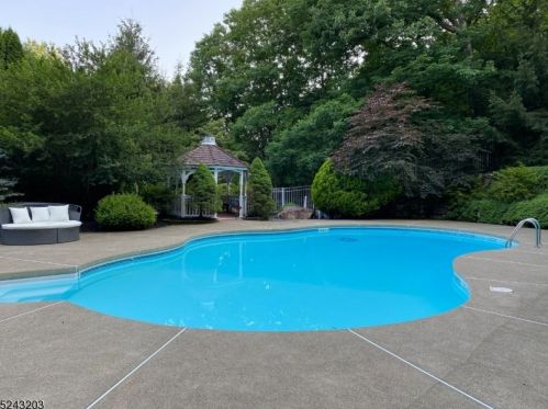 19 Marisa Ct, West Milford NJ  07480-3000 exterior