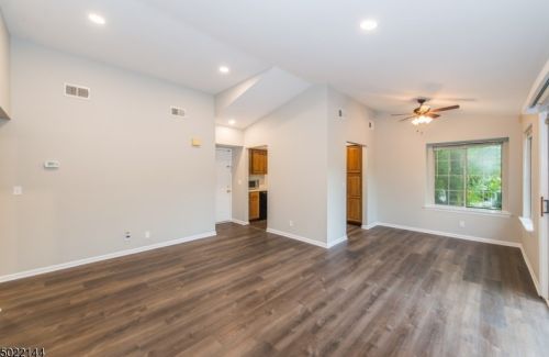 72 Sage Ct, Bedminster NJ  07921-1412 exterior