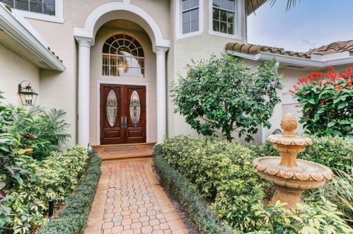 2749 Tecumseh Dr, West Palm Beach, FL 33409-7455