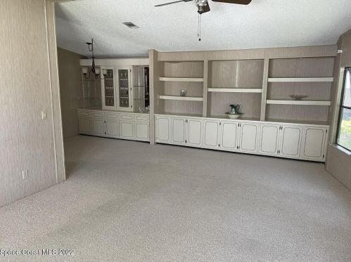729 Gladiolus Dr, Sebastian, FL 32976-7670