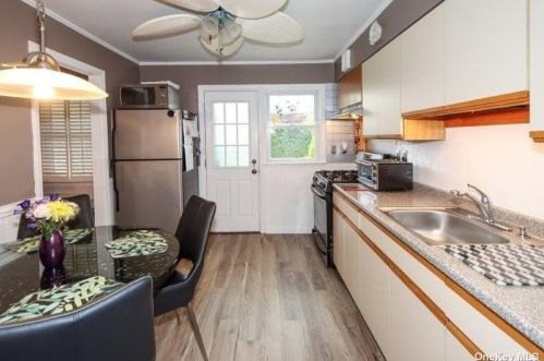 35 Walsh Ln, Westbury NY  11590-1029 exterior