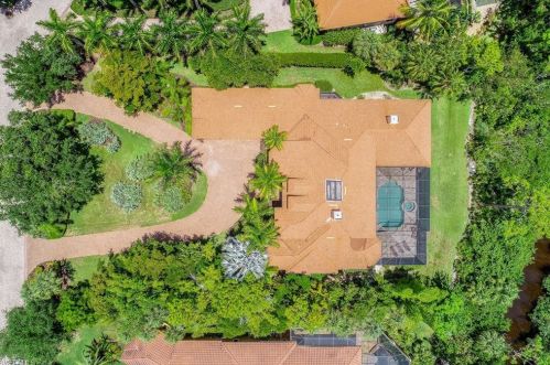 3621 Bay Crk Dr, Bonita Springs FL 34134-1907 exterior