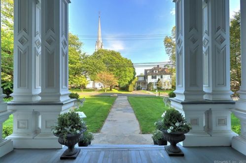 658 Pequot Ave, Southport CT  06890-1328 exterior