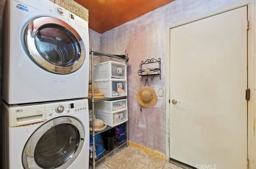 5807 Greens Dr, Riverside CA  92509-7327 exterior