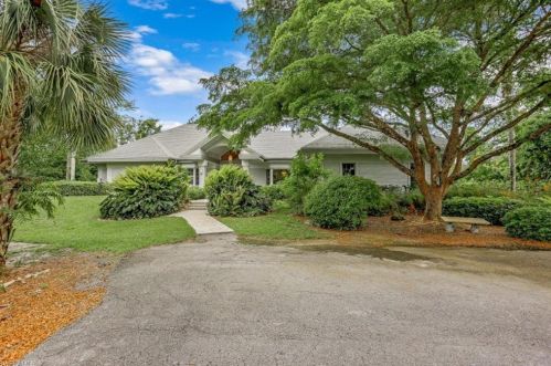 2652 Coach House Ln, Naples, FL 34105-2717