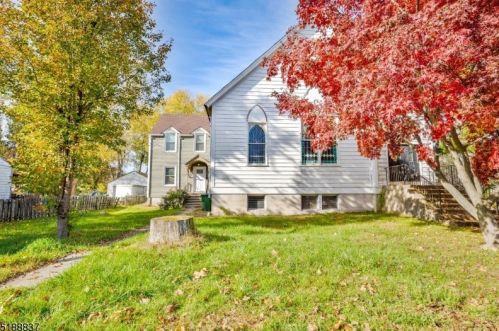 320 Knowlton St, Belvidere NJ  07823-1824 exterior