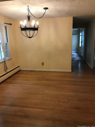 19 Wood Rd, Bloomfield CT  06002-1120 exterior