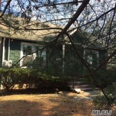 147 River Rd, Smithtown, NY 11787-1818