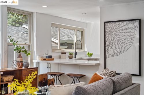 5857 Ascot Dr, Oakland CA 94611-1711 exterior