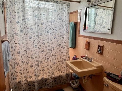 3205 Walnut St, Mckeesport PA  15132-7164 exterior