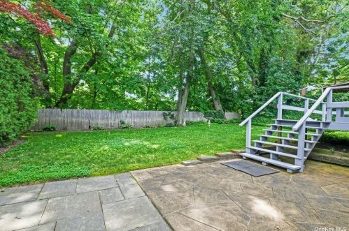 17 Hill Dr, Muttontown NY  11545-1718 exterior