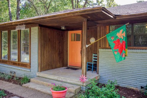 310 Lakeshore Dr, Palestine, TX 75801-5272