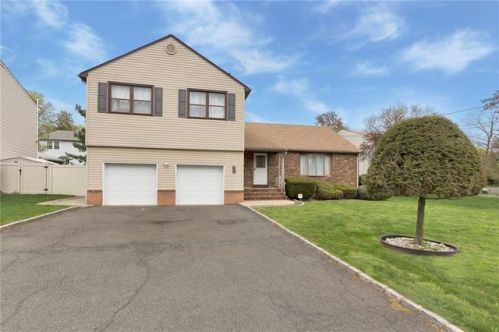 935 Lake Ave, Rahway, NJ 07065-1621