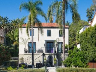 5211 Franklin Ave, Los Angeles, CA 90027-3603