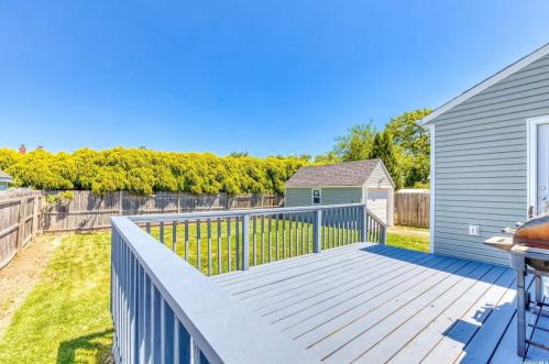 2381 Yorktown St, Rockville Centre NY  11572-1717 exterior