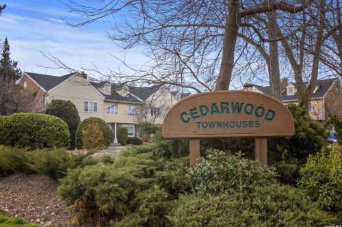 610 Oceanpoint Ave, Cedarhurst, NY 11516-1301
