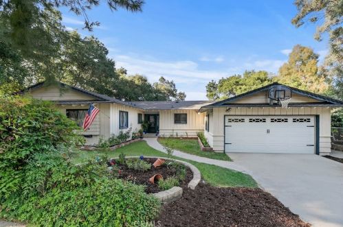 23237 Agramonte Dr, Santa Clarita, CA 91321-3501