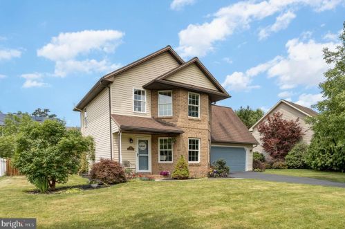 17 Woodview Dr, Mount Holly Springs, PA 17065-2000