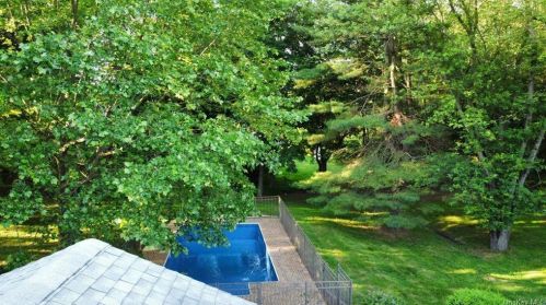 59 Montebello Rd, Airmont NY  10901-3830 exterior