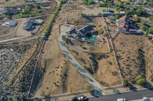 34711 Caprock Rd, Santa Clarita, CA 91390-5423