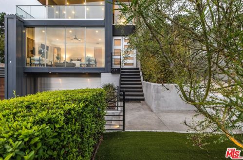 1027 Avenue A, Redondo Beach CA  90277-4819 exterior