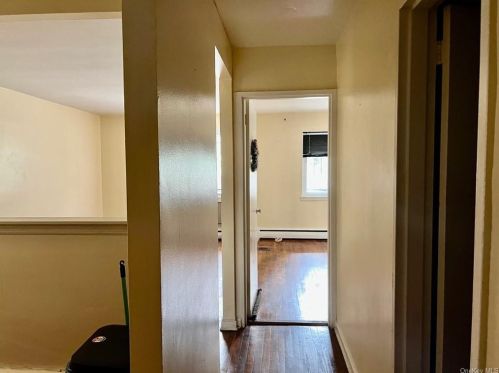 716 236th St, Bronx, NY 10466-1706