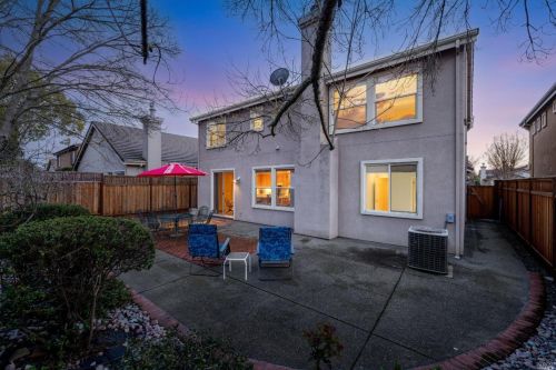 1409 Birdie Dr, Windsor CA  95492-8717 exterior